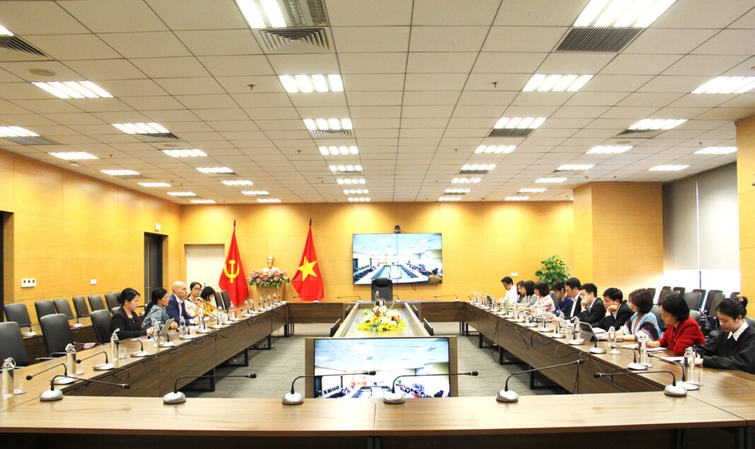 Thứ trưởng Nguyễn Huy Dũng tiếp Giám đốc Chính sách công khu vực Đông Nam Á của Meta