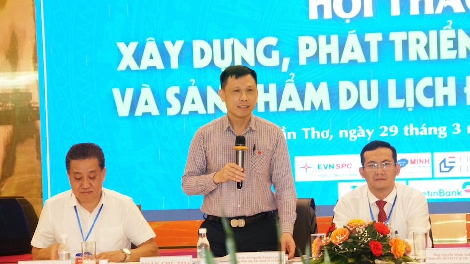 PGS.TS Nguy&ecirc;̃n Thành Lợi - T&ocirc;̉ng Biên tập Báo Kinh t&ecirc;́ &amp; Đô thị chủ tr&igrave;&nbsp;Hội thảo: &ldquo;X&acirc;y dựng, ph&aacute;t triển tour - tuyến v&agrave; c&aacute;c sản phẩm đặc th&ugrave; của du lịch Đồng bằng s&ocirc;ng Cửu Long&rdquo;, s&aacute;ng ng&agrave;y 29/3, tại th&agrave;nh phố Cần Thơ