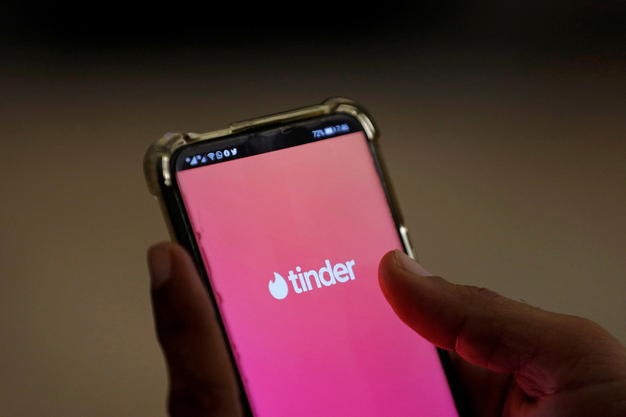 Tinder bị kiện vì 'bẫy người dùng'- Ảnh 1.