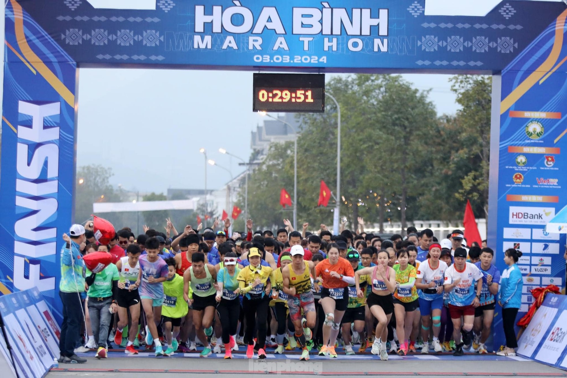 Tỉnh Đoàn Hòa Bình tổ chức thành công giải chạy marathon với hơn 2.000 vận động viên ảnh 1