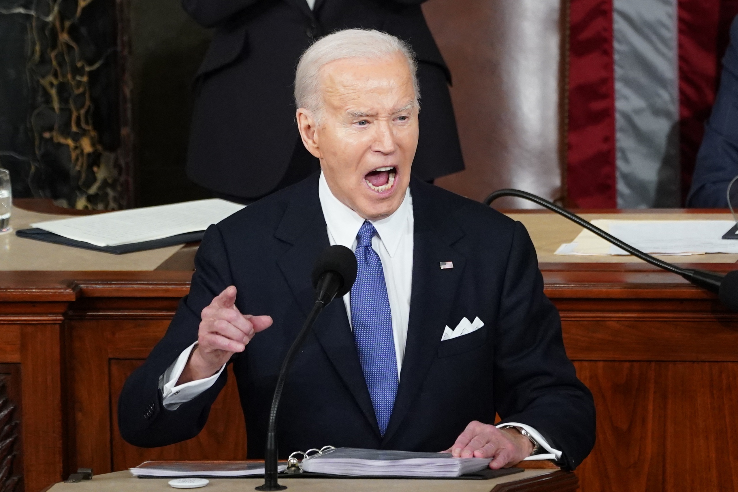 Tổng thống Biden chỉ trích ông Trump 'cúi đầu' trước Nga- Ảnh 1.