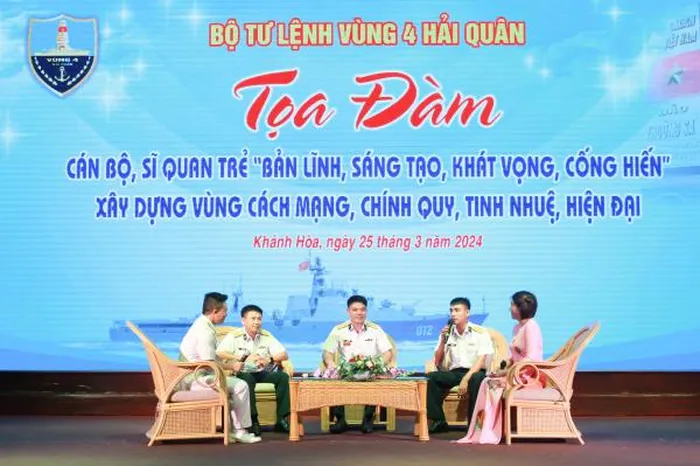 Các cán bộ, sĩ quan trẻ tham gia tọa đàm.