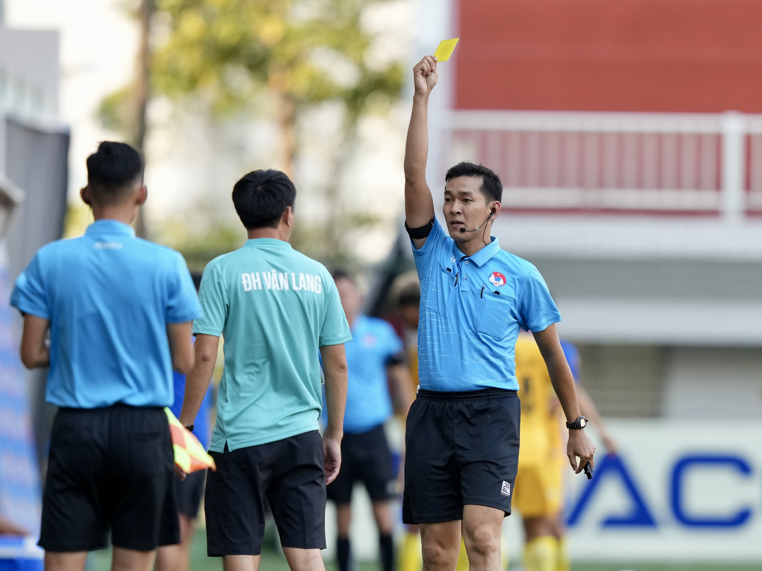 HLV 'bất đắc dĩ' của ĐH Văn Lang khiêm tốn: ‘Chắc là đội mình may mắn hơn’- Ảnh 1.