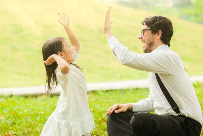 Chuyên gia nuôi dạy con nổi tiếng nước Mỹ: Có một kỹ năng giúp trẻ lớn lên thành công quan trọng hơn cả IQ - Ảnh 2.