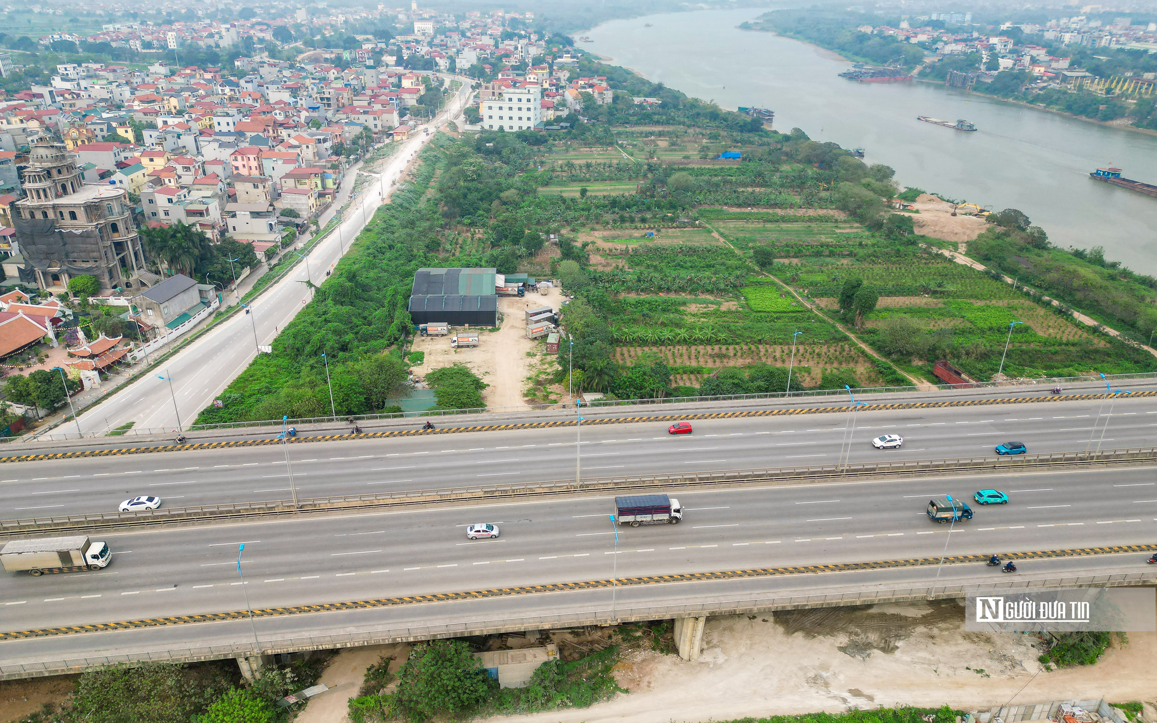 Bất động sản - Hà Nội: Loạt nhà xưởng, bãi xe 'mọc' dưới chân cầu Đông Trù (Hình 18).