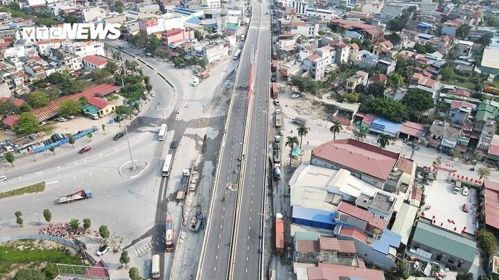 Theo Ban Quản lý dự án đầu tư xây dựng các công trình giao thông Hải Phòng, dự án dự kiến phân luồng từ 5/4. Hiện nay, công tác thi công hạng mục cầu vượt trực thông theo hướng Quốc lộ 5 của dự án đã cơ bản hoàn thành, trải xong thảm nhựa, sơn vạch kẻ đường.