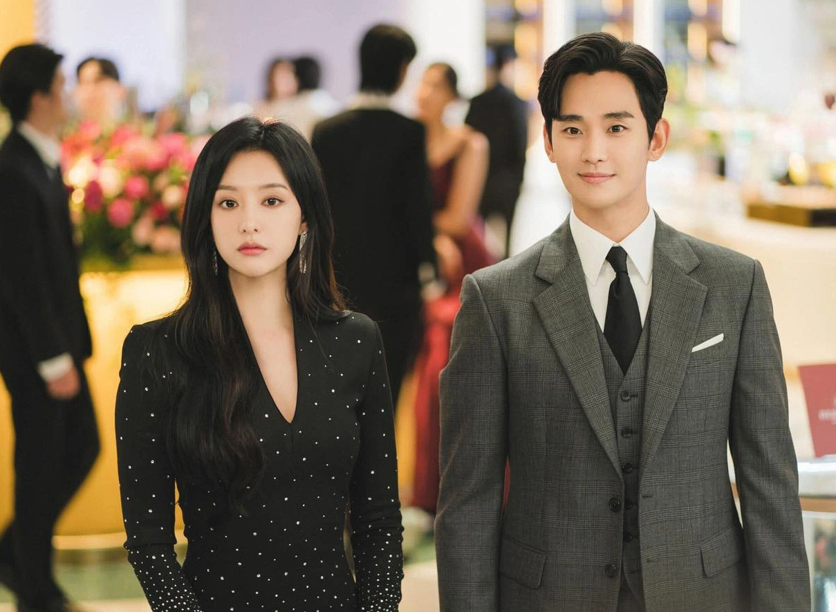 Kim Ji Won và Kim Soo Hyun trong một phân cảnh phim - Ảnh: Netflix