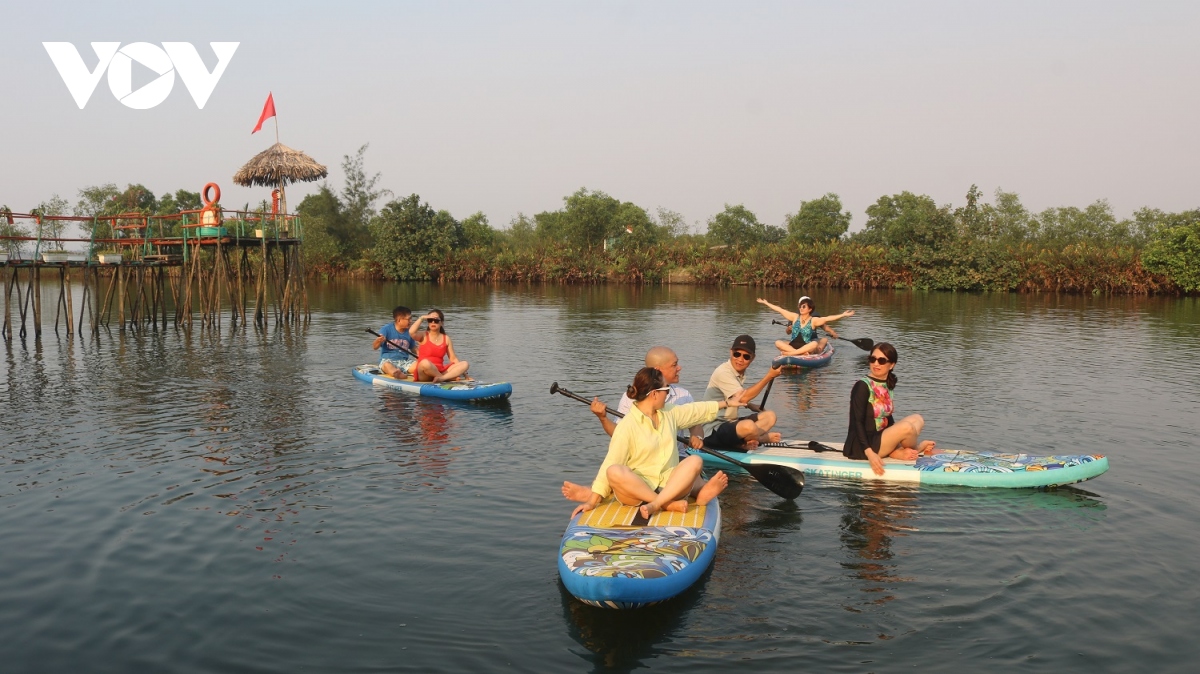 ve hue trai nghiem du lich dam pha hinh anh 3