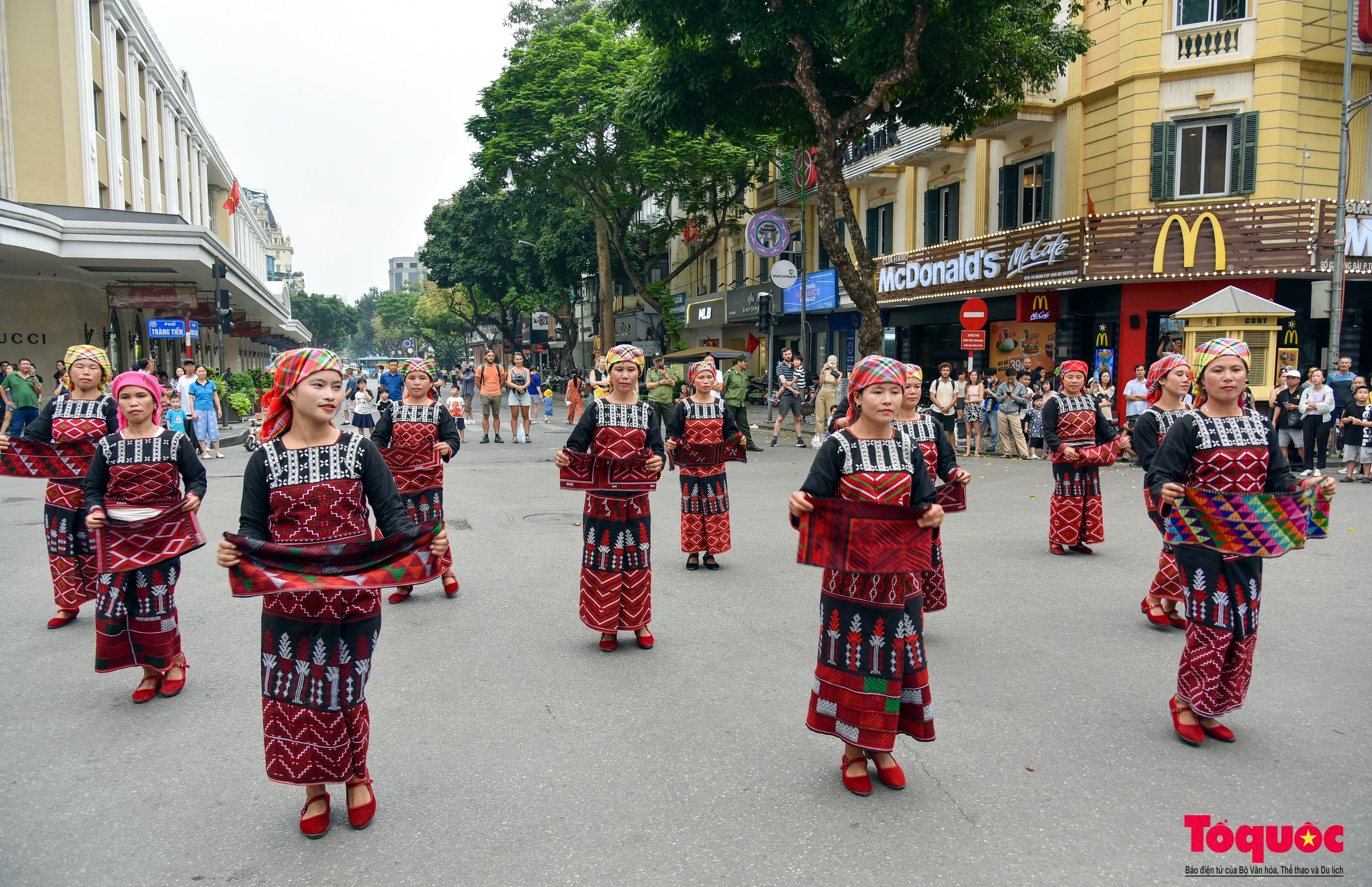 Du khách quốc tế thích thú trải nghiệm Ngày hội Sa Pa tại Hà Nội - Ảnh 10.