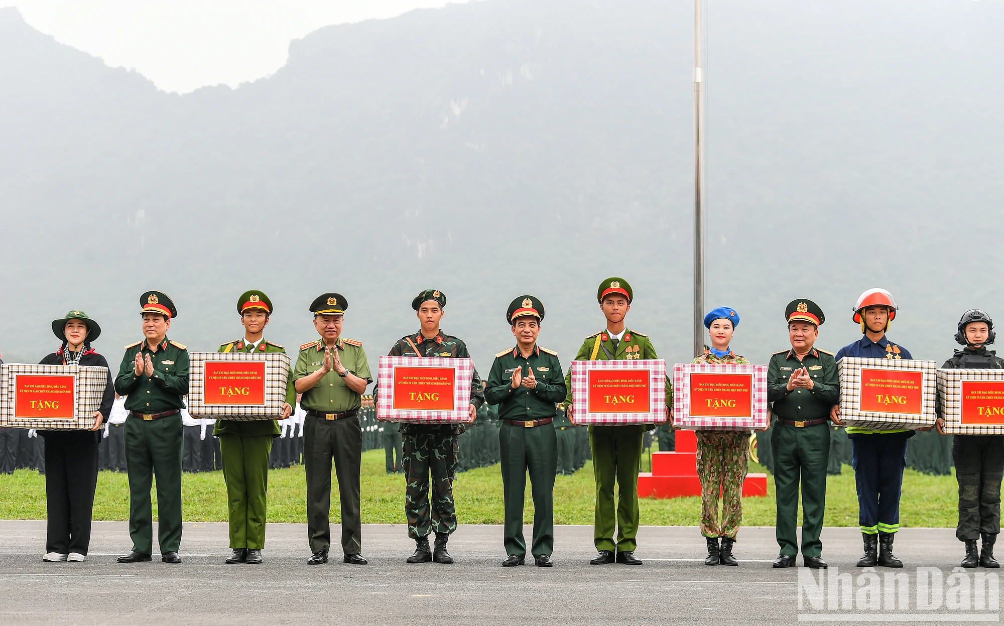 [Ảnh] Hợp luyện diễu binh, diễu hành kỷ niệm 70 năm Chiến thắng Điện Biên Phủ ảnh 18