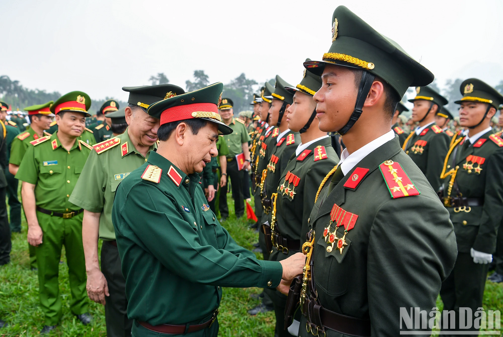 [Ảnh] Hợp luyện diễu binh, diễu hành kỷ niệm 70 năm Chiến thắng Điện Biên Phủ ảnh 20