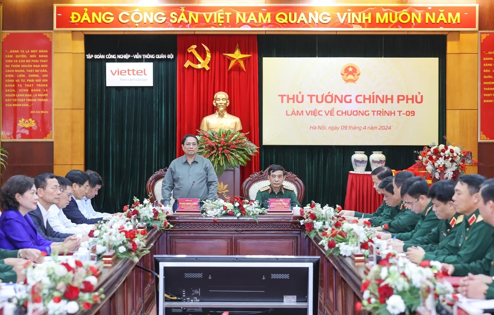 Anh Thu tuong lam viec Tap doan Viettel 2.jpg