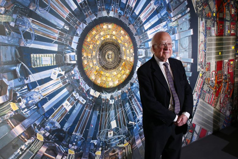 peter higgs qua doi nguoi doat giai nobel nho tim ra hat cua chua hinh 2