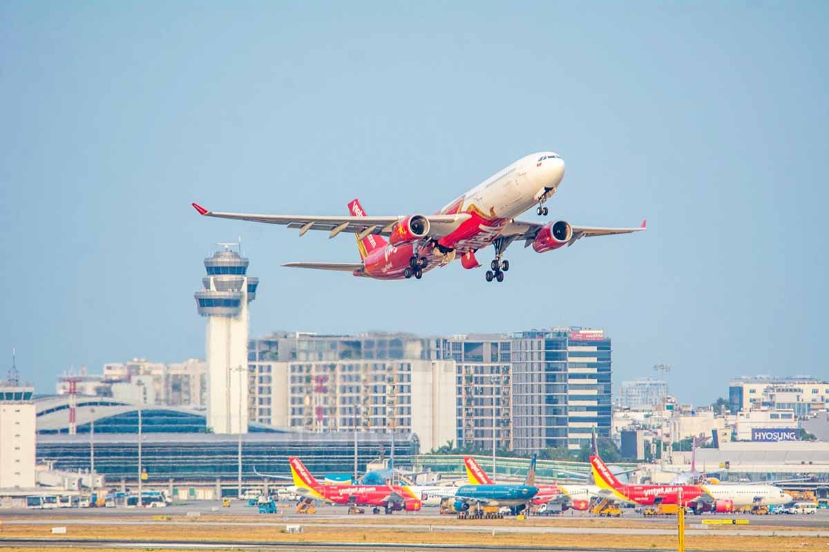 Trong số các hãng hàng không, Vietjet luôn là hãng bay có giá vẻ tốt, được nhiều hành khách đặt mua. Ảnh: T.L