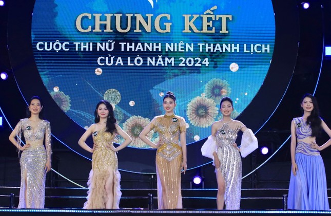 Nữ sinh 17 tuổi giành giải nhất cuộc thi Nữ thanh niên thanh lịch Cửa Lò 2024 ảnh 4