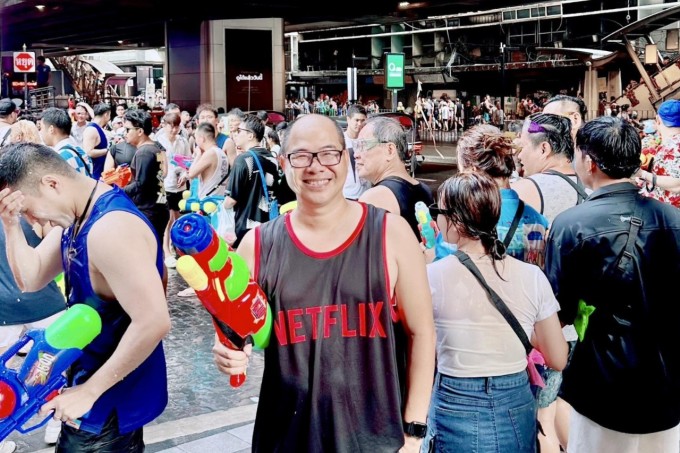 Anh Lý Bẩu Vân tham gia lễ hội Songkran ở Bangkok tháng 4/2023. Ảnh: Lý Bẩu Vân