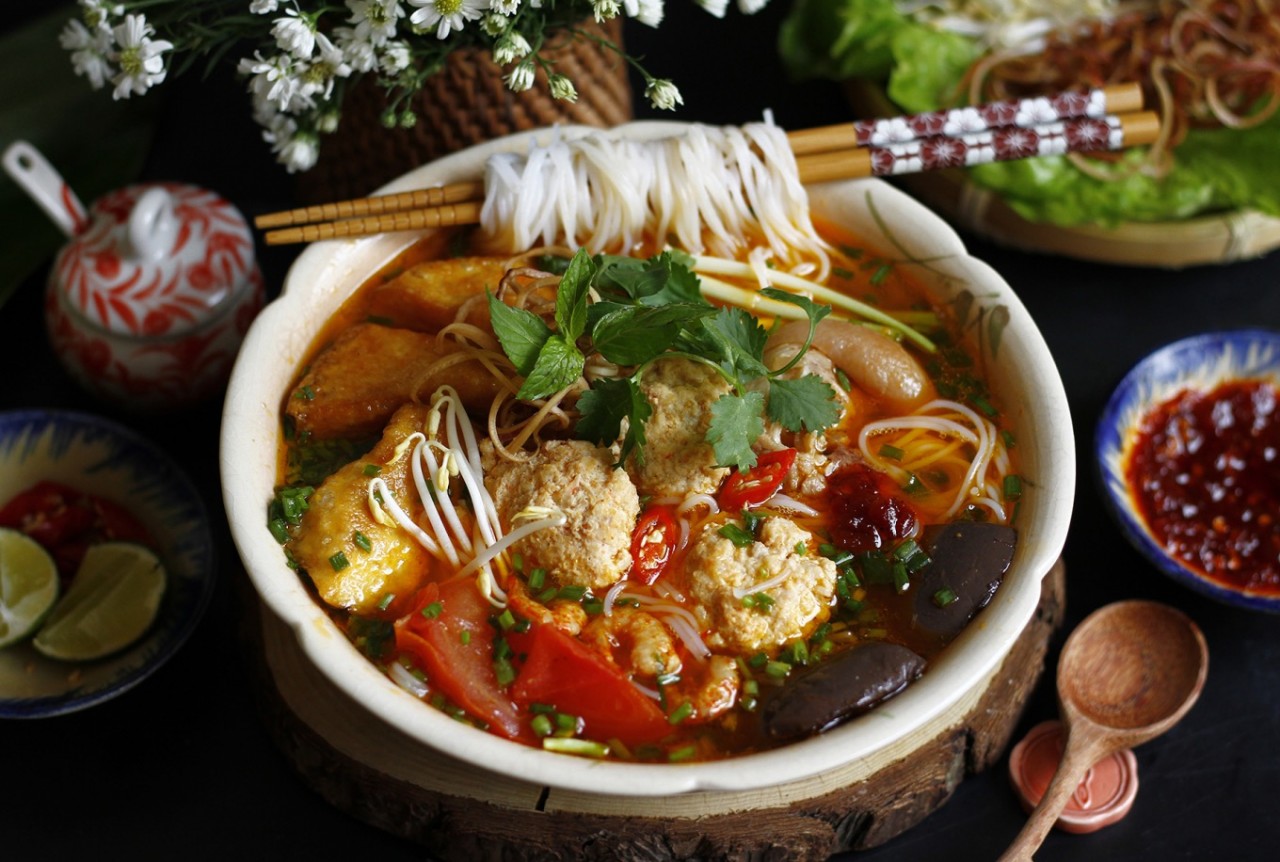 Bún riêu-Món ăn hấp dẫn, hội tụ đầy đủ hương vị trong mắt du khách nước ngoài