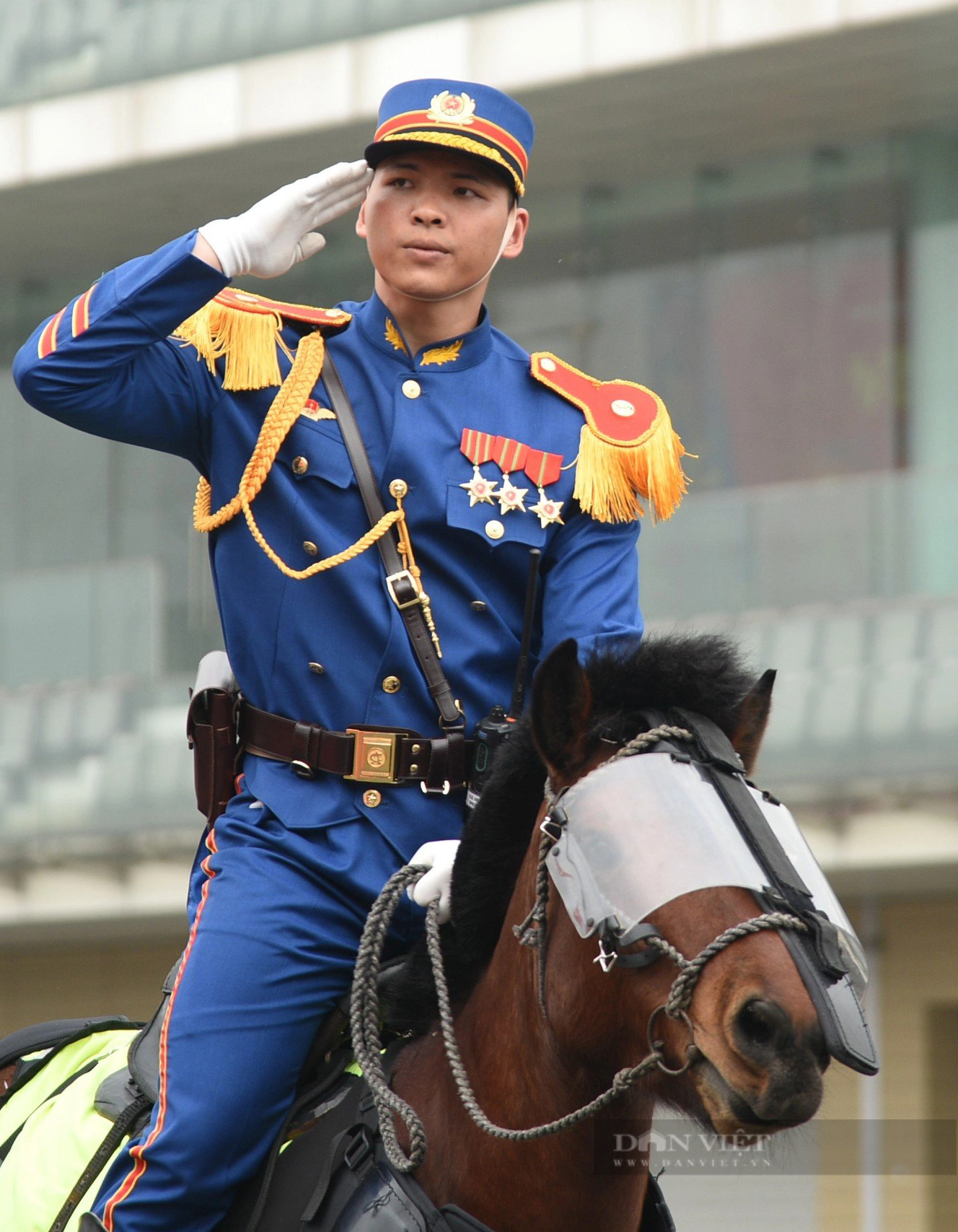 第50回伝統日パレードにおける機動警察騎兵隊の新制服 - Vietnam.vn