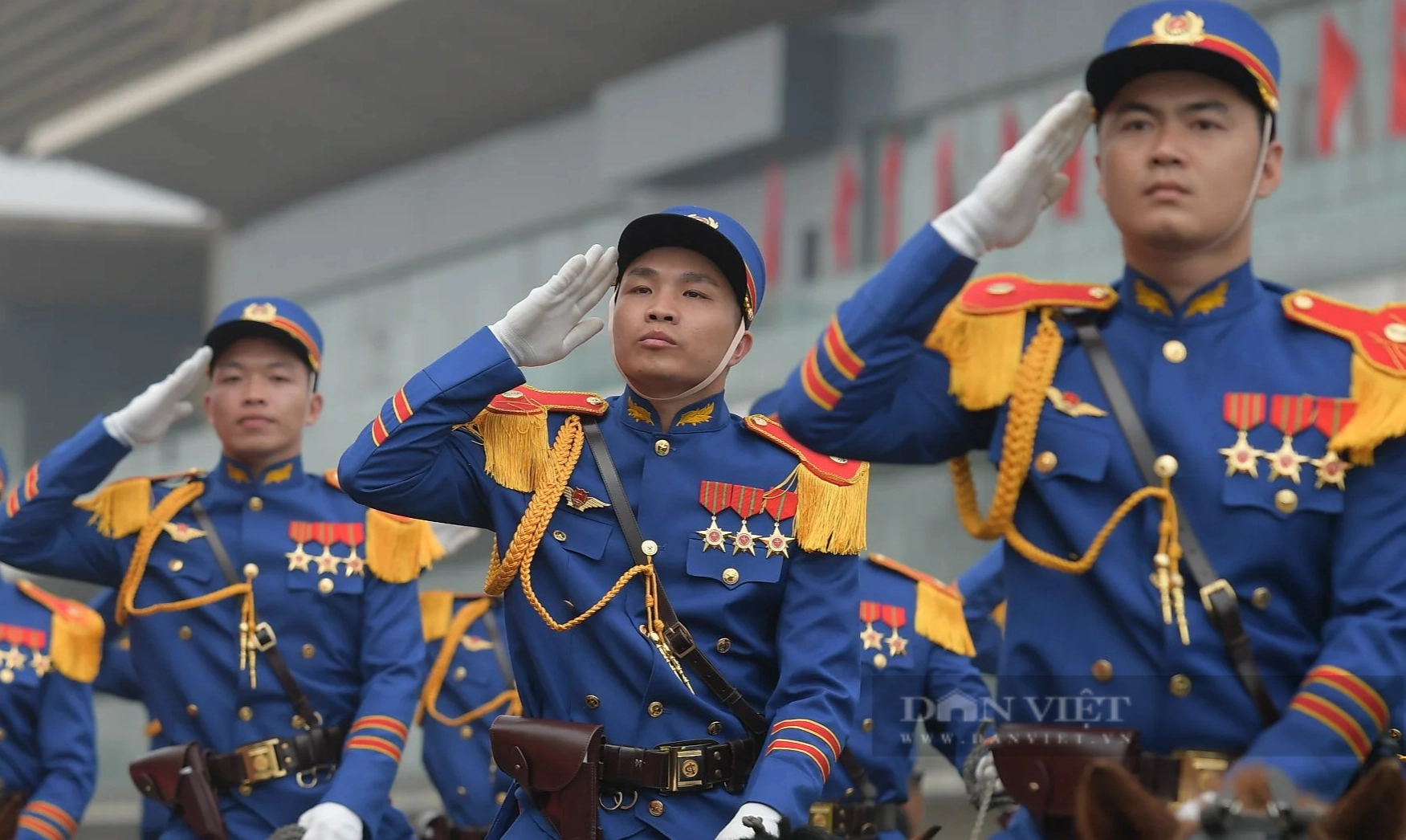 第50回伝統日パレードにおける機動警察騎兵隊の新制服 - Vietnam.vn