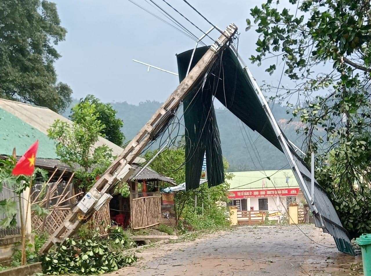 Mưa đá kèm lốc xoáy liên tiếp quét qua miền núi Nghệ An- Ảnh 4.