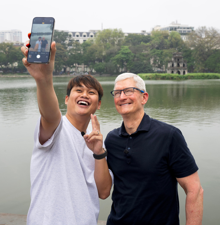 Nhà sáng tạo nội dung Ngô Đức Duy phấn khích khi được Tim Cook đăng ảnh lên tài khoản X của ông - Ảnh: X của Tim Cook