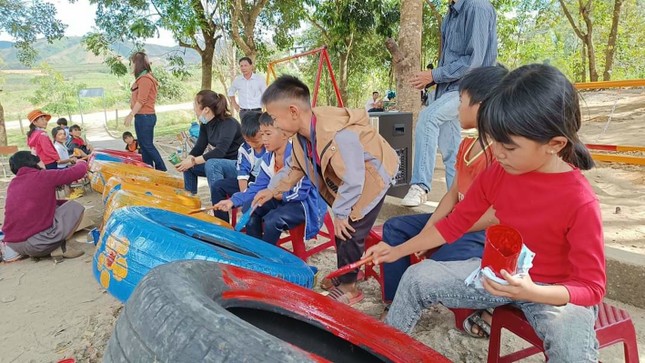 Biến rác thải nhựa thành khu vui chơi và chung tay bảo vệ môi trường ảnh 7