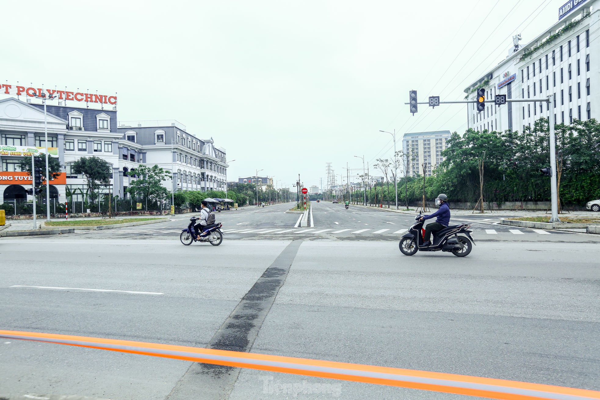 Cận cảnh tuyến đường hơn 250 tỷ đồng nối hai quận mãi chưa hoàn thiện sau nhiều năm thi công ảnh 2