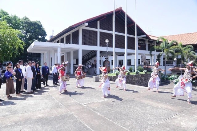 Hành trình đầy bất ngờ tại quốc đảo Sri Lanka