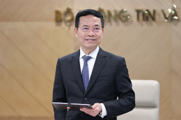 Ministr Nguyen Manh Hung.jpg