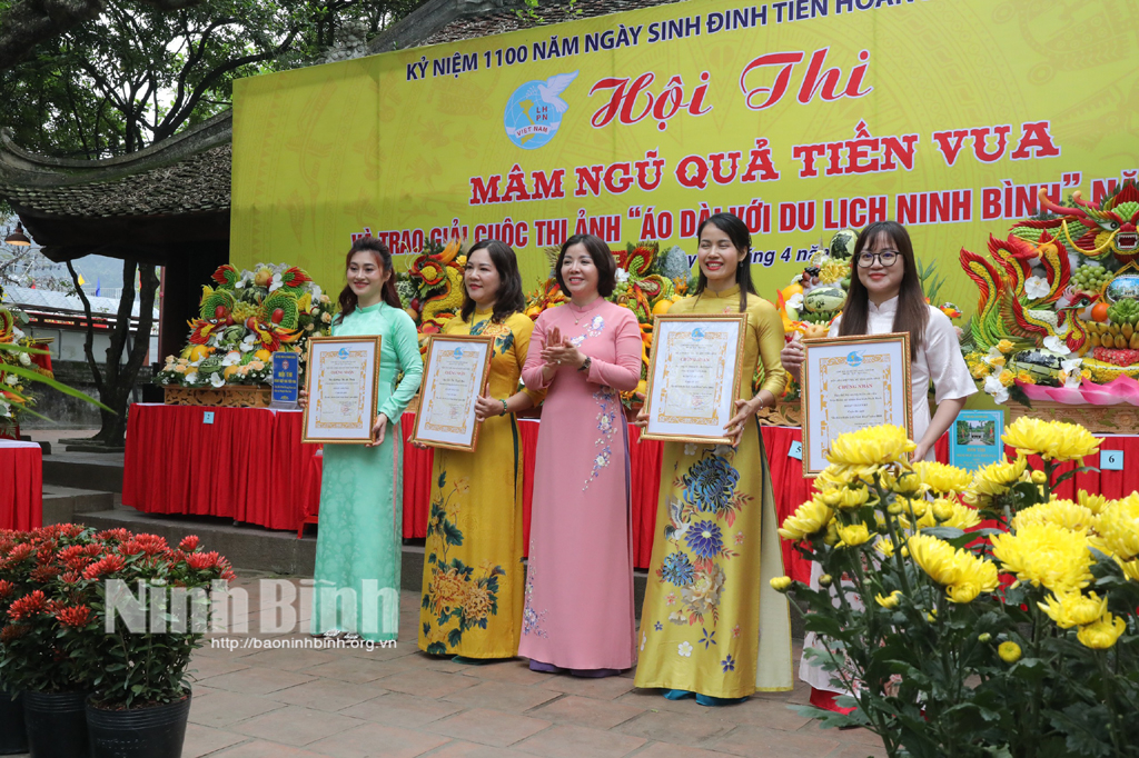 soi noi hoi thi trung bay mam ngu qua tien vua va trao giai cuoc thi anh ao dai voi du lich ninh binh nam 2024 hinh 2