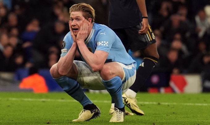 Phản ứng của De Bruyne sau khi bỏ lỡ cơ hội nâng tỷ số lên 2-1 cho Man City ở phút 82. Ảnh: PA