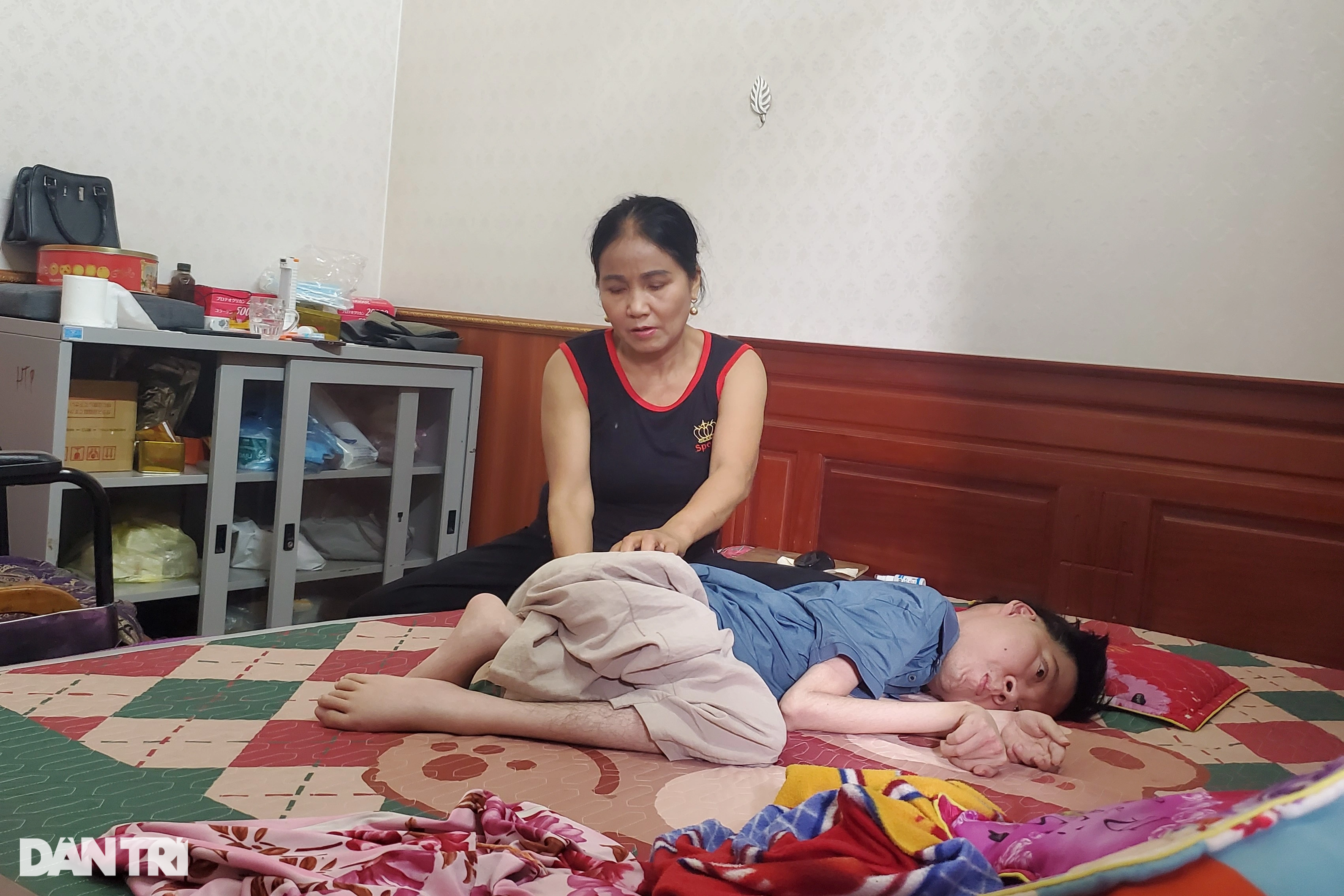 Chàng trai làm thơ bằng 1 ngón tay cưới được vợ đẹp - 2