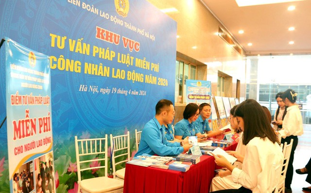 Hà Nội phát động tháng An toàn vệ sinh lao động, gần 200 công nhân được khám sức khỏe miễn phí- Ảnh 3.