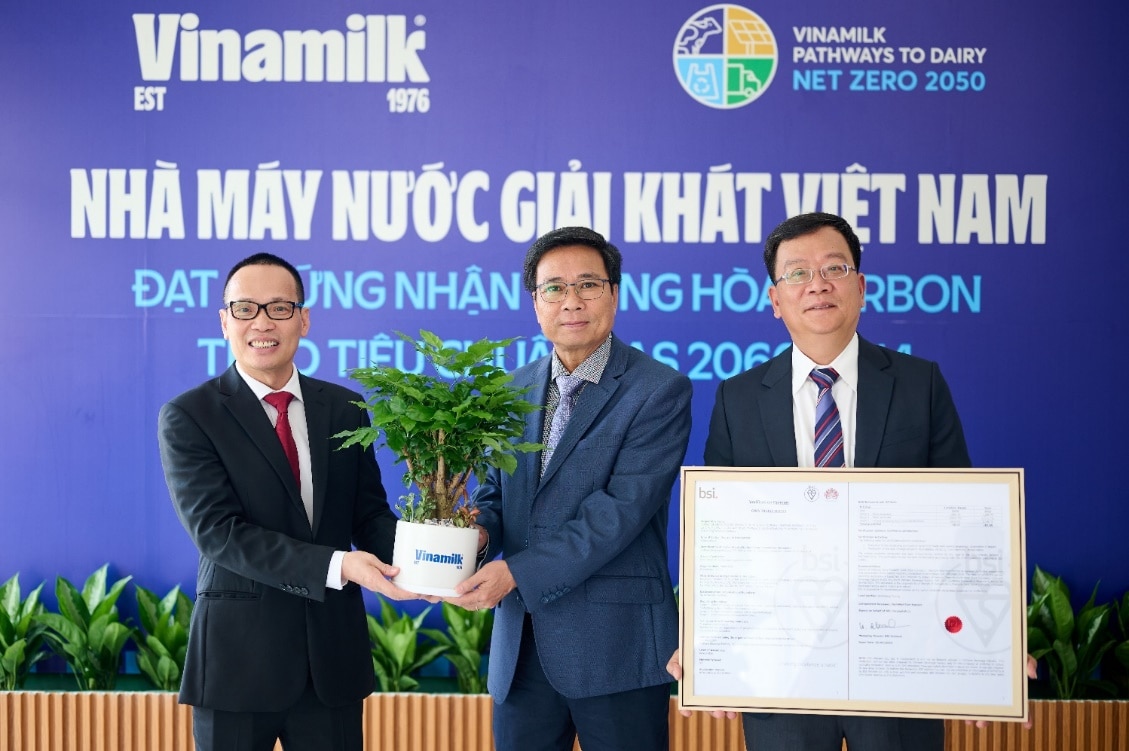 Sau 1 năm công bố kế hoạch Net Zero 2050, Vinamilk có 3 đơn vị đạt chứng nhận quốc tế về trung hòa carbon- Ảnh 3.