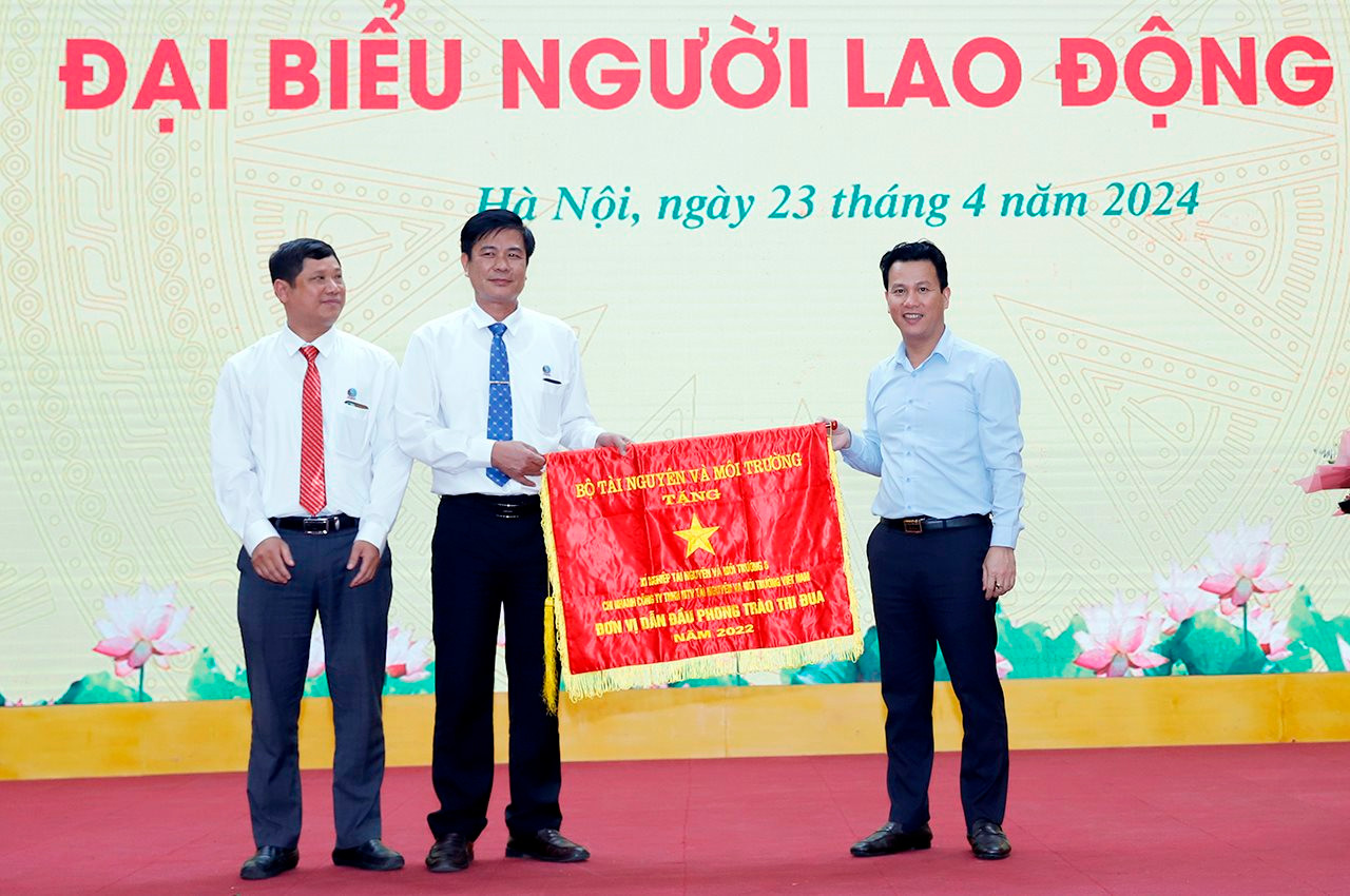 small_20240423-bo-truong-du-hn-dai-bieu-nld-cong-ty-tnmt-14.jpg