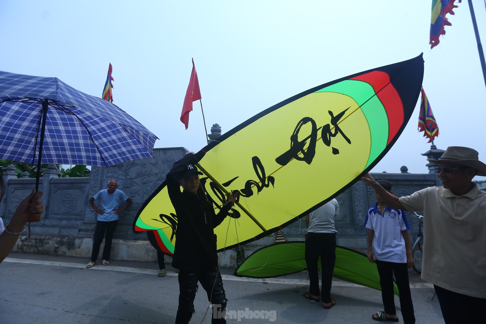 Màn thi đấu gay cấn tại lễ hội thi thả diều 'ngàn năm tuổi' ở làng Bá Dương Nội ảnh 2