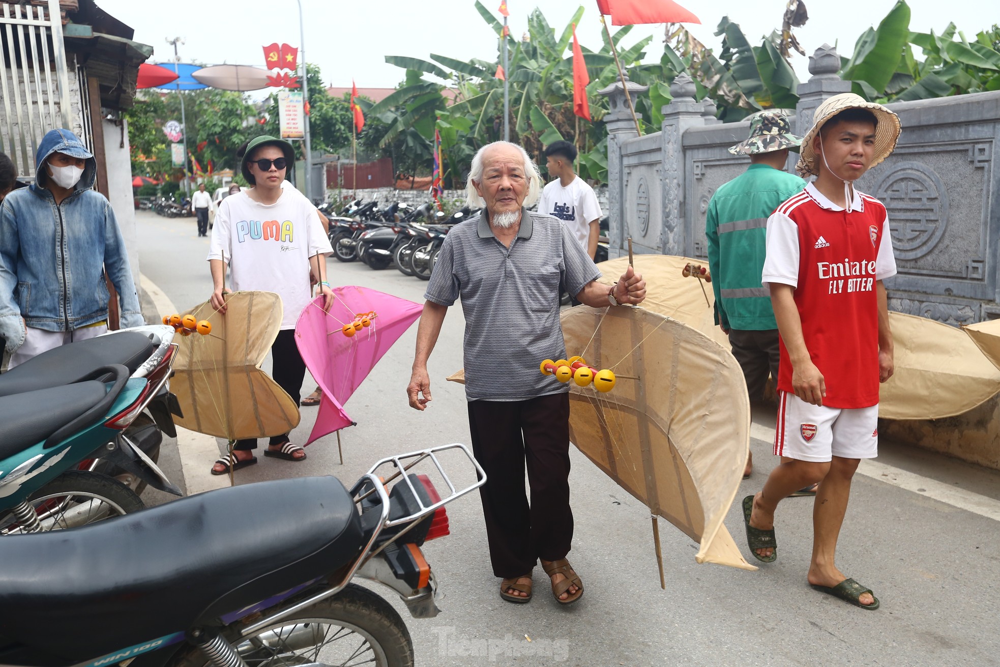 Màn thi đấu gay cấn tại lễ hội thi thả diều 'ngàn năm tuổi' ở làng Bá Dương Nội ảnh 3