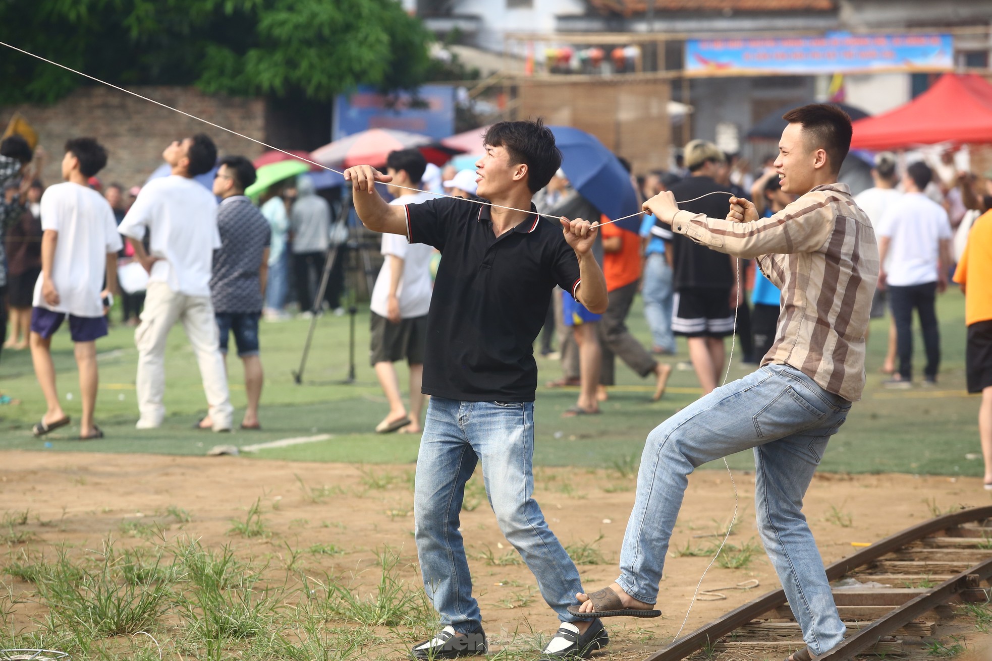 Màn thi đấu gay cấn tại lễ hội thi thả diều 'ngàn năm tuổi' ở làng Bá Dương Nội ảnh 16