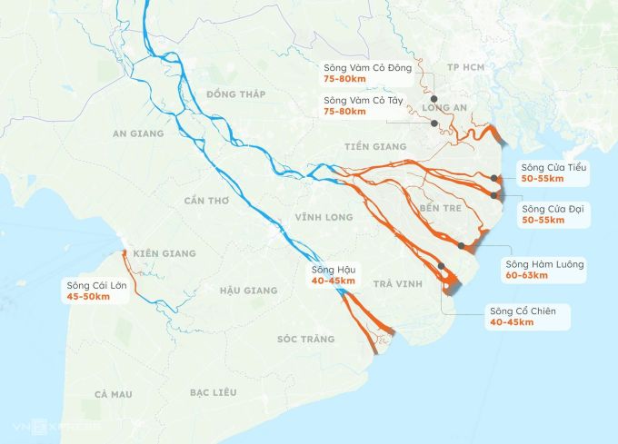 Xâm nhập mặn nồng độ 4 phần nghìn tính từ cửa biển ở các con sông lớn tại miền Tây thời điểm cuối tháng 3. Đồ hoạ: Khánh Hoàng