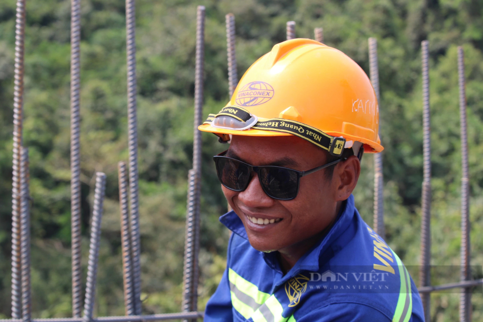 Hàng trăm công nhân thi công cầu dài nhất tuyến cao tốc Vân Phong - Nha Trang- Ảnh 5.