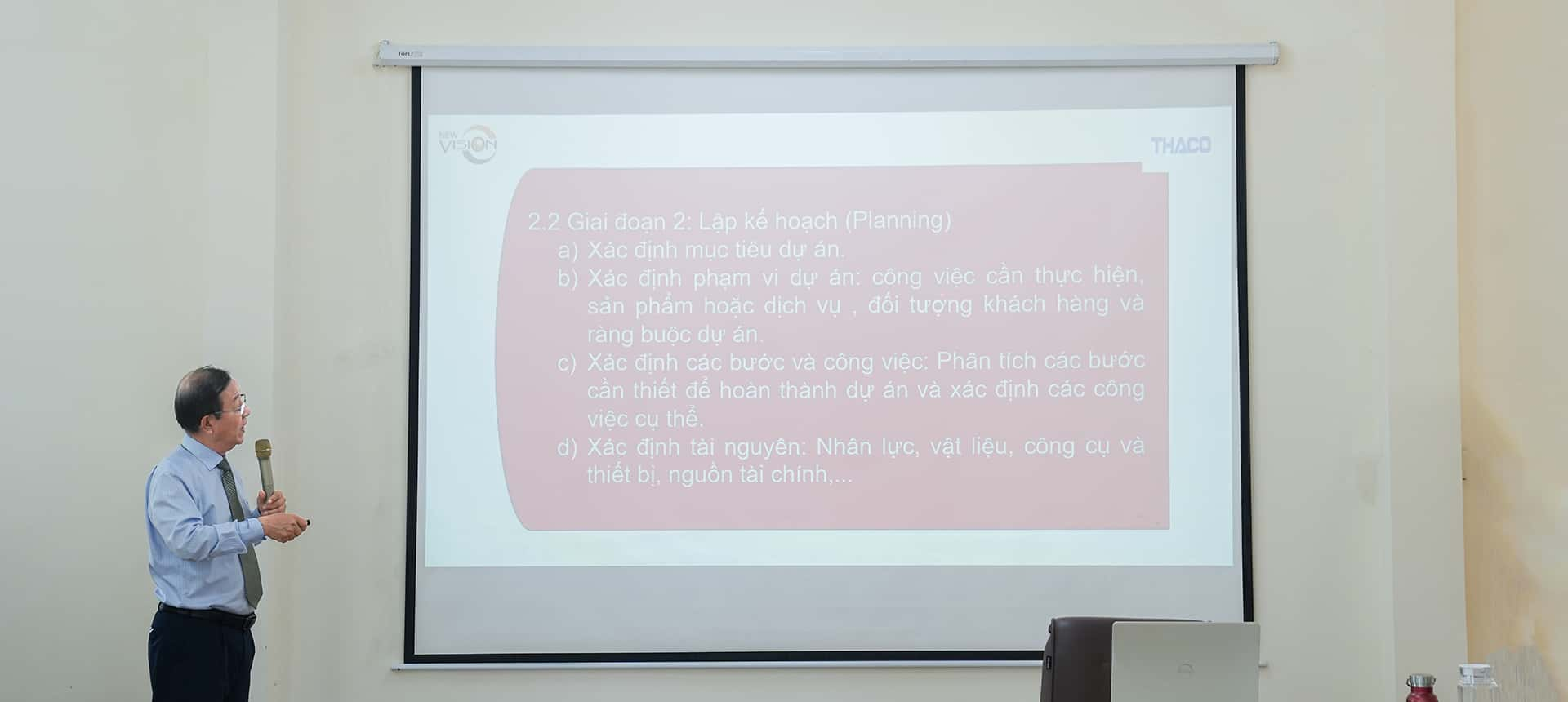 Khóa đào tạo do Tiến sĩ Nguyễn Quyết Chiến - Phó Viện trưởng Viện Đào tạo và Phát triển Doanh nhân Việt Nam giảng dạy