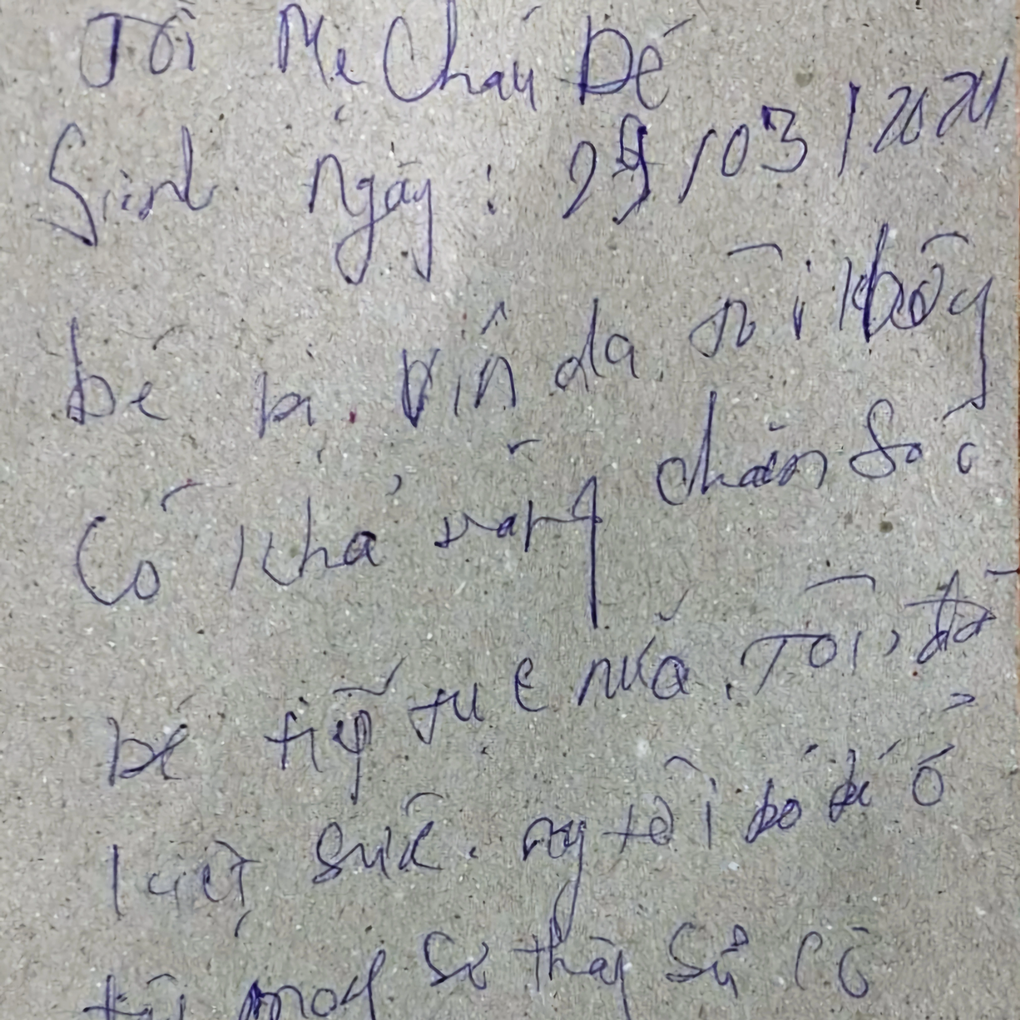 Bé sơ sinh người quấn băng bị bỏ rơi cùng thư của mẹ tôi kiệt sức rồi - 2