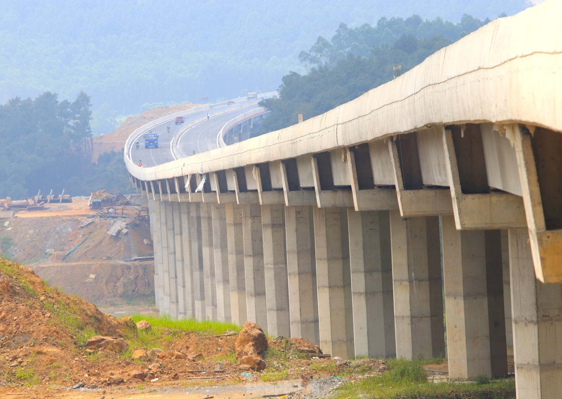 Toàn cảnh 30 km cao tốc Diễn Châu - Bãi Vọt trước ngày thông xe ảnh 13