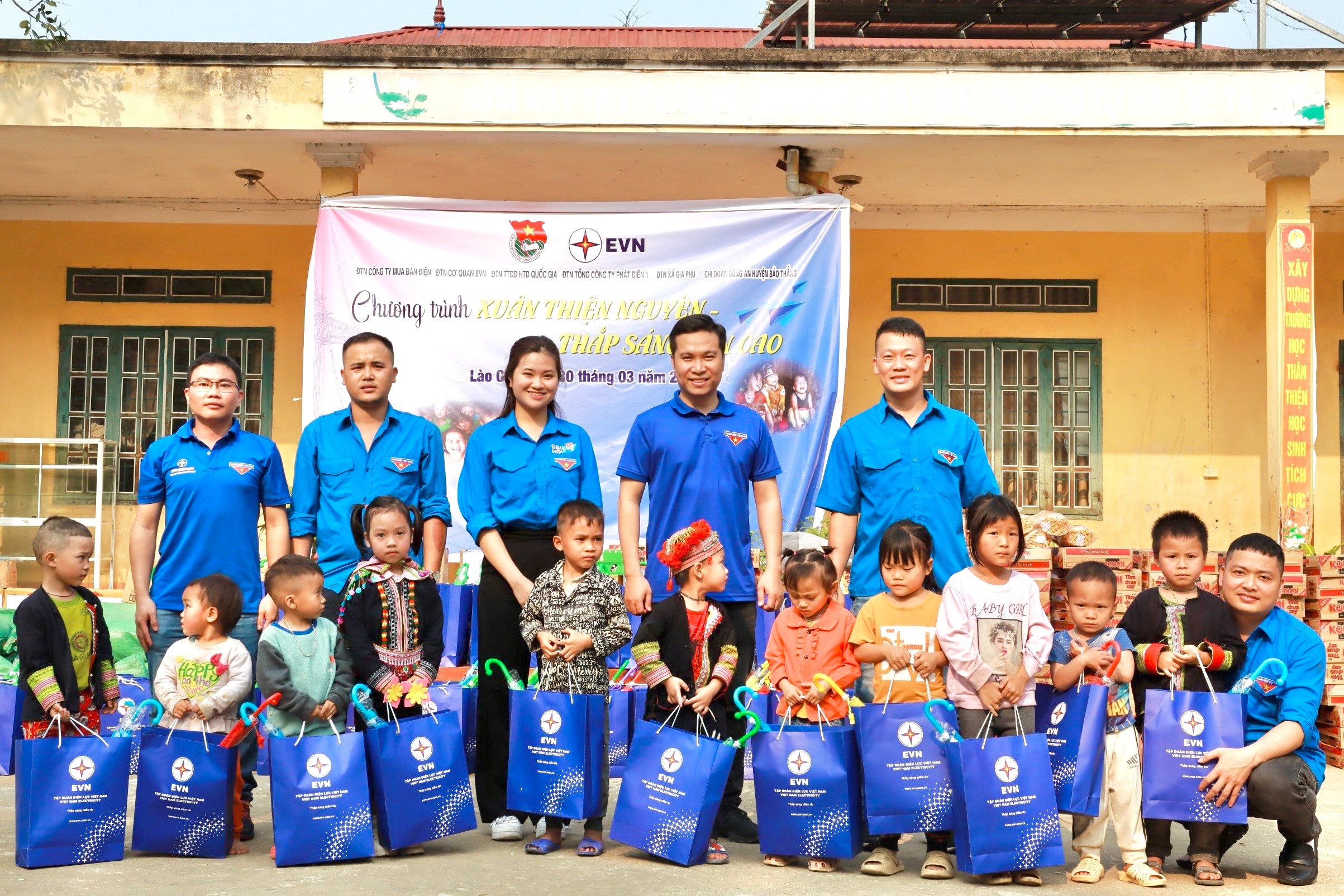 Nhiều hoạt động an sinh xã hội thiết thực đã được EVNGENCO1 thực hiện, thể hiện trách nhiệm với cộng đồng