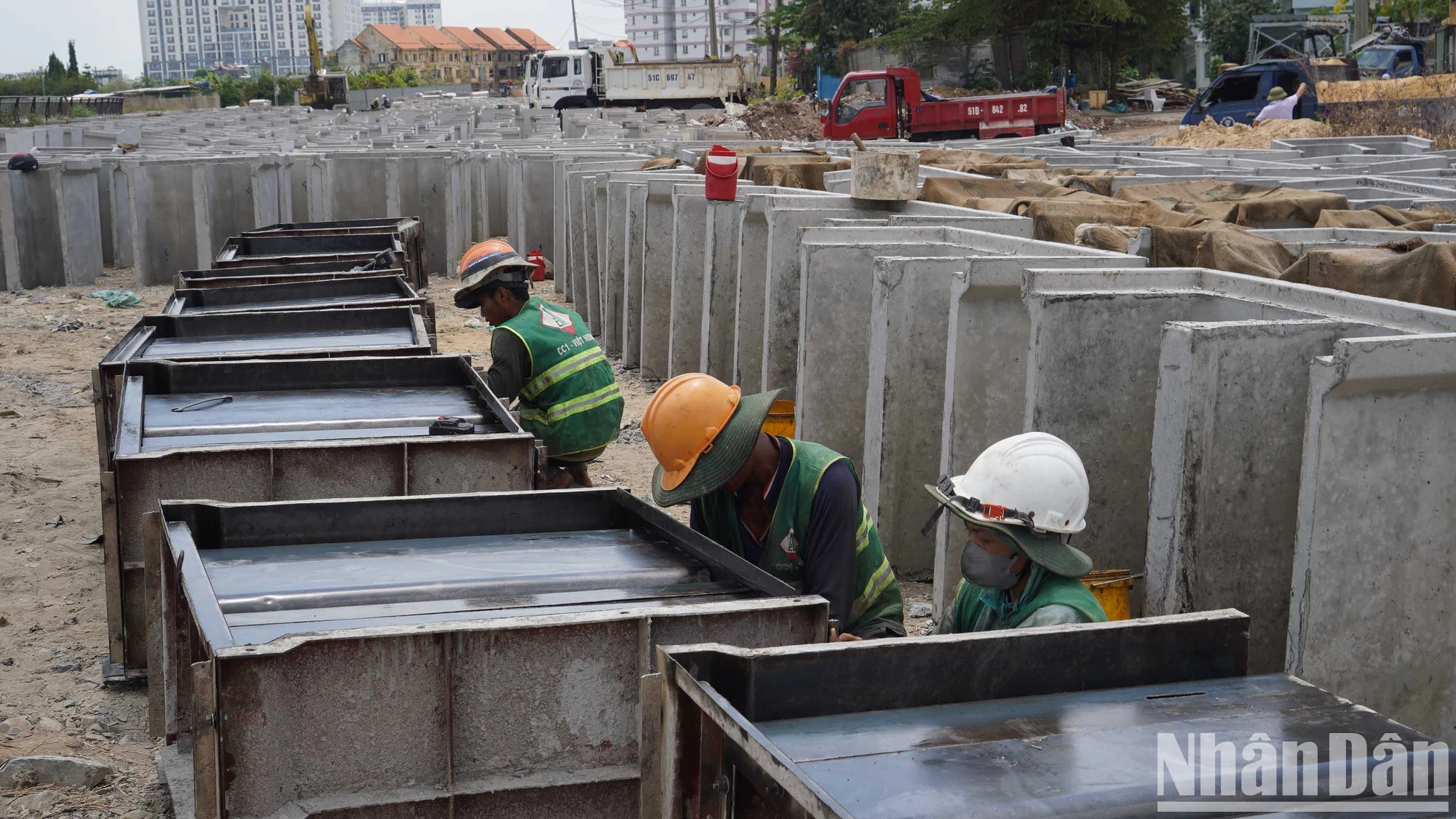 [Ảnh] Thành phố Hồ Chí Minh: Công nhân đội nắng thi công dự án hơn 8.000 tỷ đồng ảnh 7