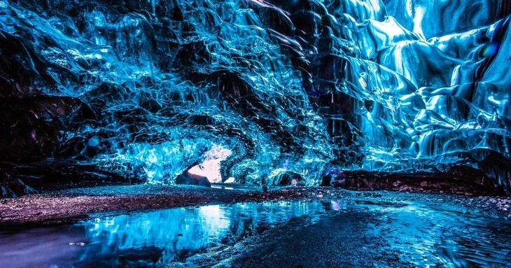 Vatnajokull là một trong những sông băng đẹp nhất hành tinh chiếm 8% diện tích Iceland, tự hào khi được UNESCO công nhận là di sản thế giới. Ảnh Along