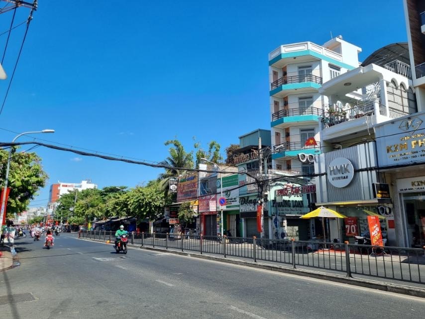 Đường Ba Hom, khu vực trung tâm sầm uất Quận 6 còn vắng vẻ hơn những ngày trong  tết. Đó là nhận xét của nhiều người dân khu vực này