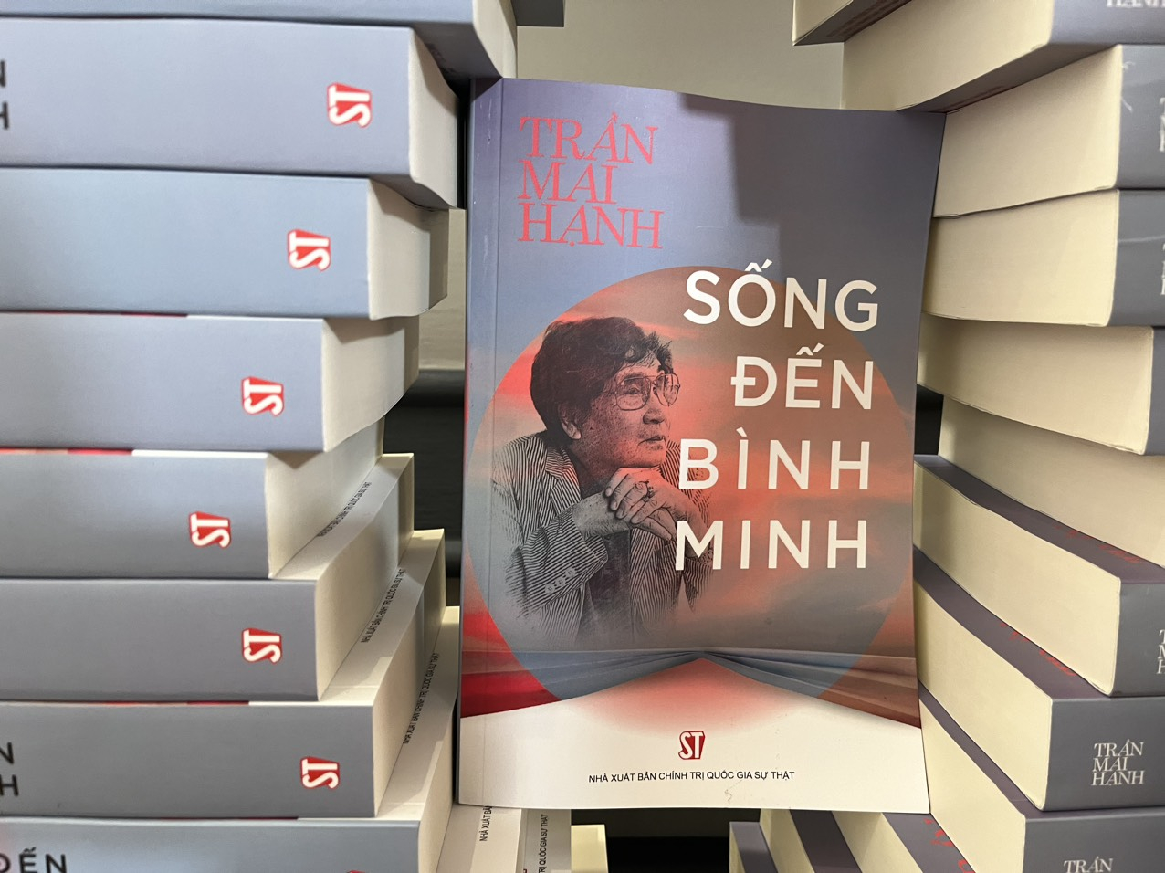 ra mat tu truyen song den binh minh cua nha bao nha van tran mai hanh hinh 2