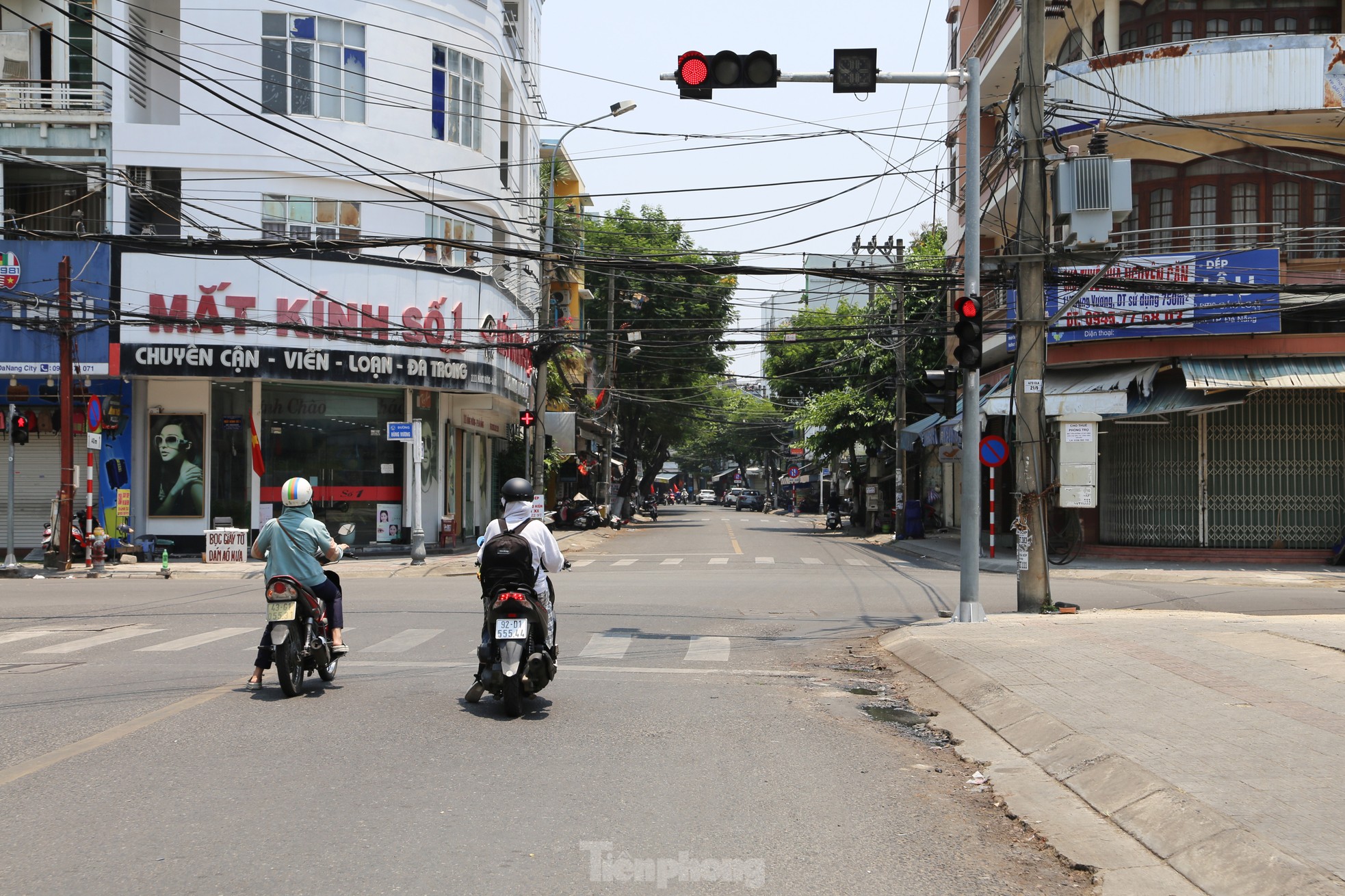 Người dân Đà Nẵng vật vã chống chọi với nắng nóng kỷ lục ảnh 4