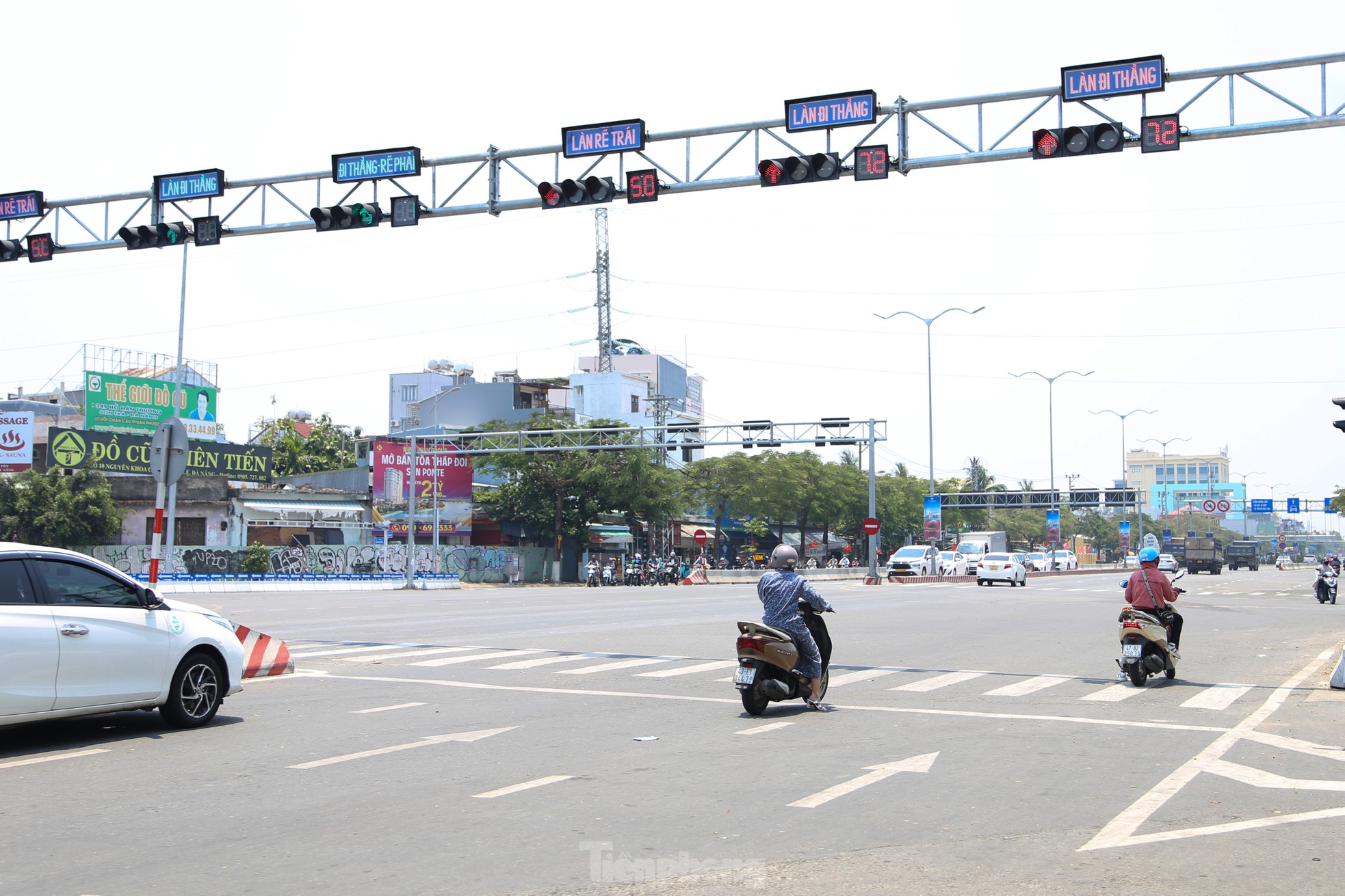 Người dân Đà Nẵng vật vã chống chọi với nắng nóng kỷ lục ảnh 6